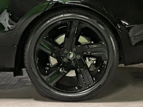 New 2026 Land Rover Discovery Limited Edition image 13