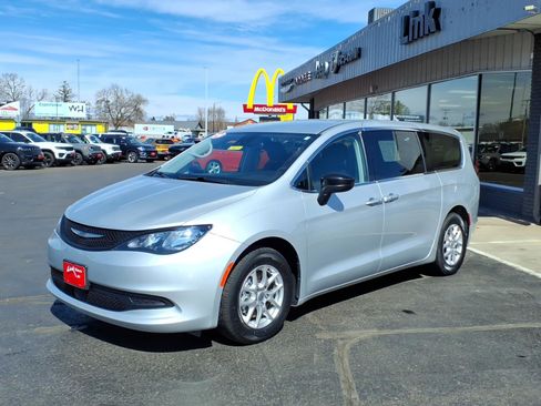 Used 2024 Chrysler Voyager LX FWD image 8