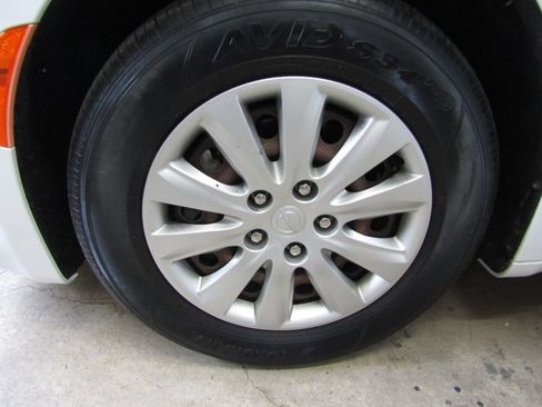 Used 2020 Chrysler Voyager L FWD image 31