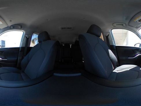 Used 2025 Toyota Highlander LE FWD image 41