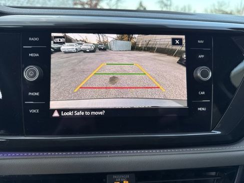 Certified 2022 Volkswagen Taos SEL image 19