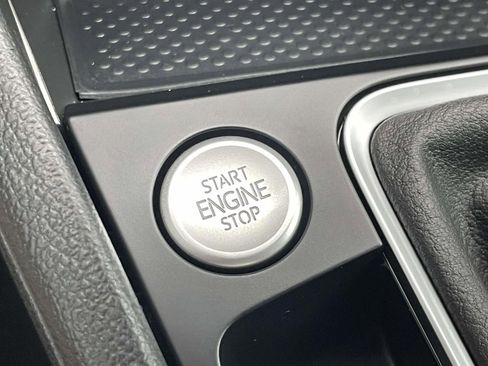 Used 2025 Volkswagen Jetta SE image 36