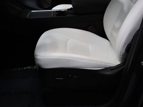 Used 2021 Tesla Model Y Long Range image 23