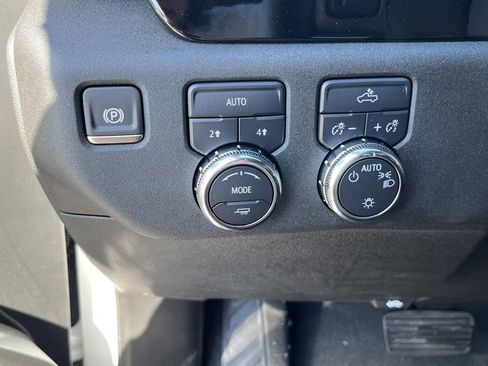 New 2025 GMC Sierra 1500 SLE image 17