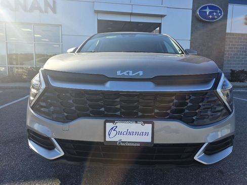 Used 2024 Kia Sportage LX image 2