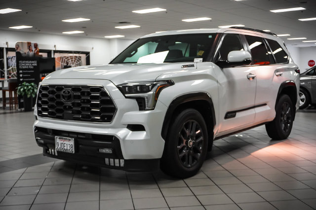 Used 2024 Toyota Sequoia Platinum AWD/4WD image 3