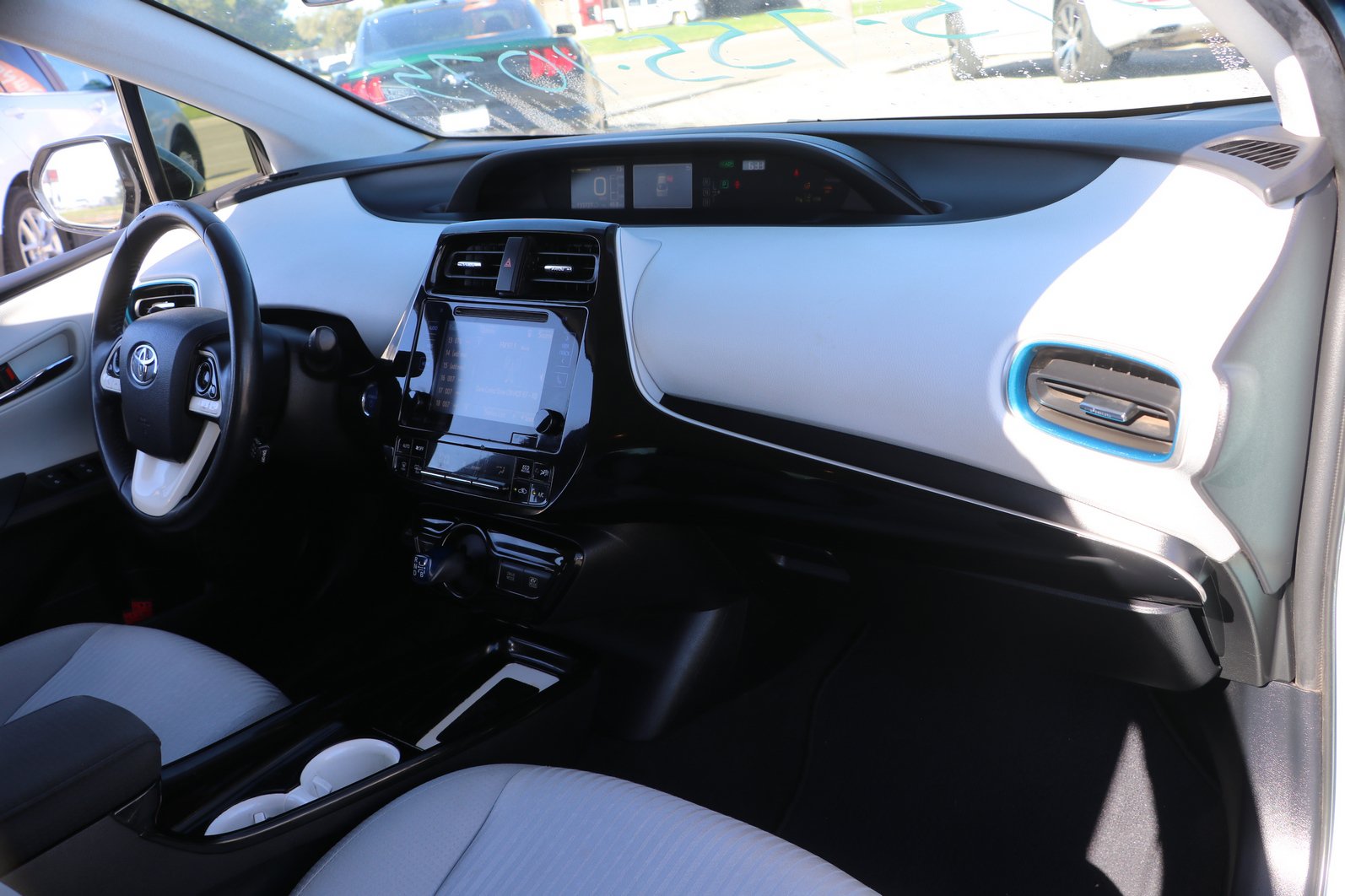 Used 2018 Toyota Prius Three FWD image 33