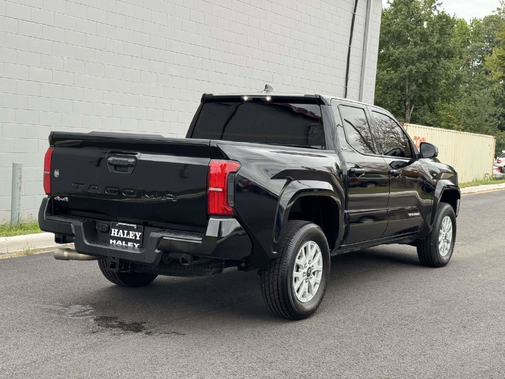 Used 2025 Toyota Tacoma SR5 AWD/4WD image 22