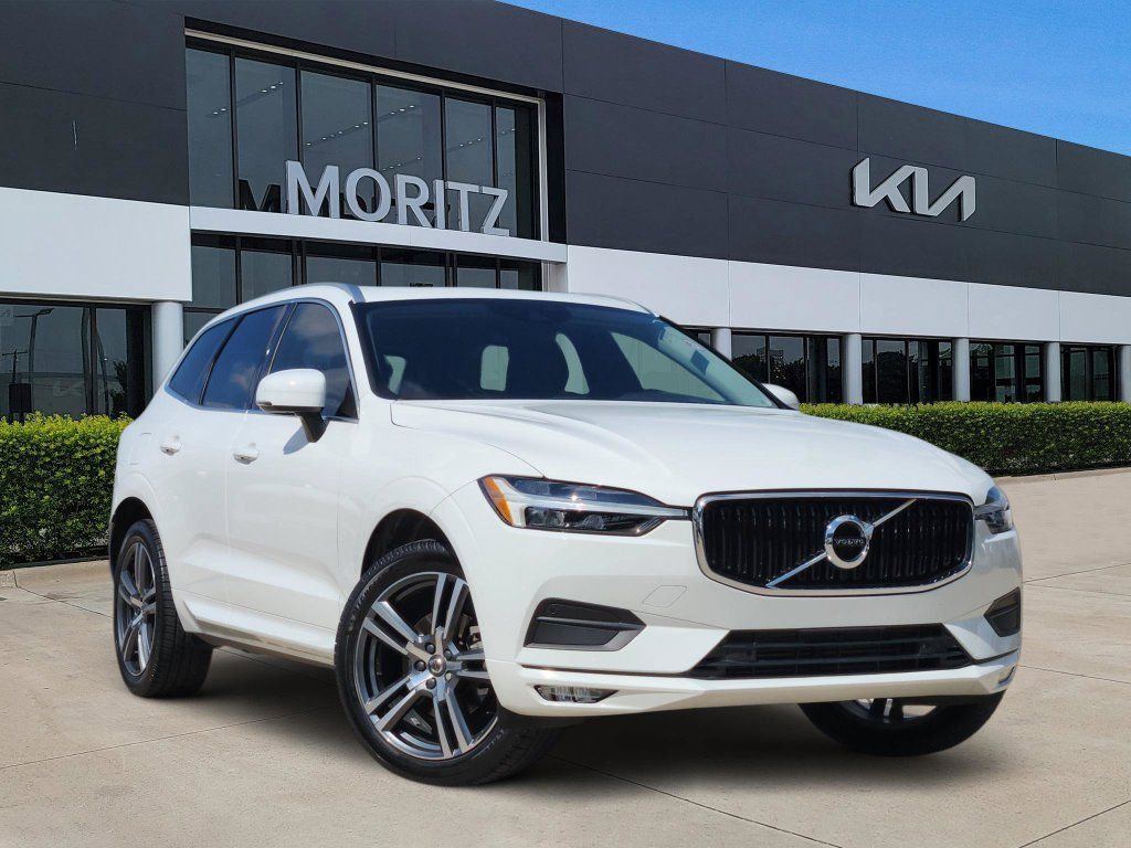 Used 2021 Volvo XC60 T5 Momentum w/ Premium Package FWD image 1