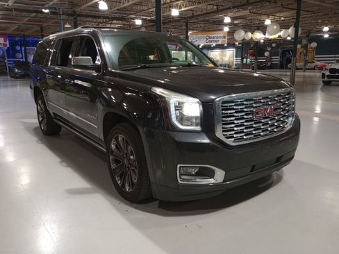 Used 2020 GMC Yukon XL Denali w/ Denali Ultimate Package AWD/4WD image 3