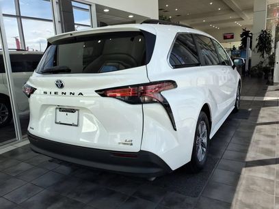 Used 2021 Toyota Sienna LE