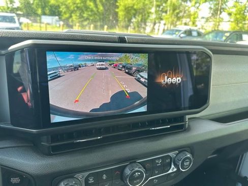 Used 2025 Jeep Wrangler Unlimited Sport AWD/4WD image 28
