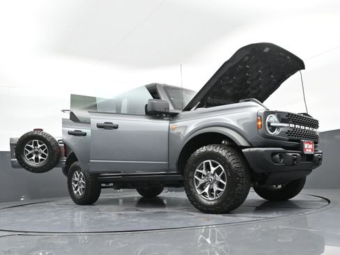 Used 2025 Ford Bronco Badlands image 46