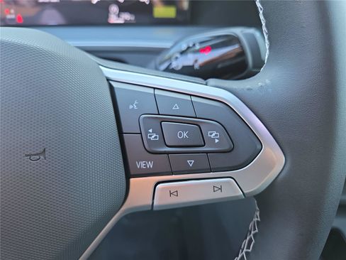 New 2026 Volkswagen Tiguan SE FWD image 19