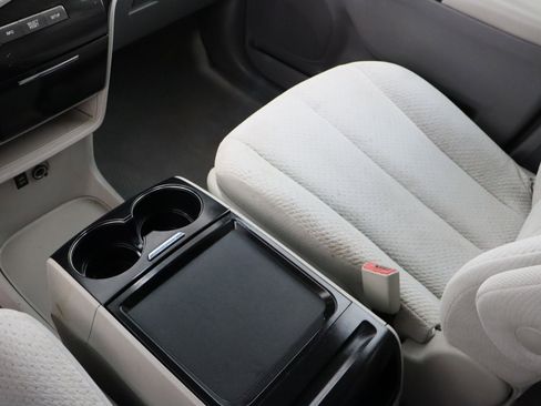 Used 2011 Toyota Sienna LE image 17