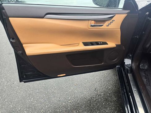 Used 2018 Lexus ES 350 w/ Navigation System Package image 21