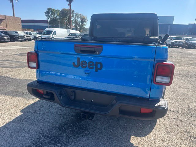 Used 2022 Jeep Gladiator Sport AWD/4WD image 6