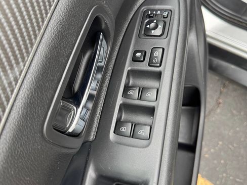 Used 2019 Mitsubishi Outlander SEL AWD/4WD image 19