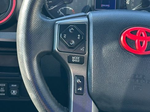 Used 2017 Toyota Tacoma TRD Sport w/ Tow Package (A/T) image 18