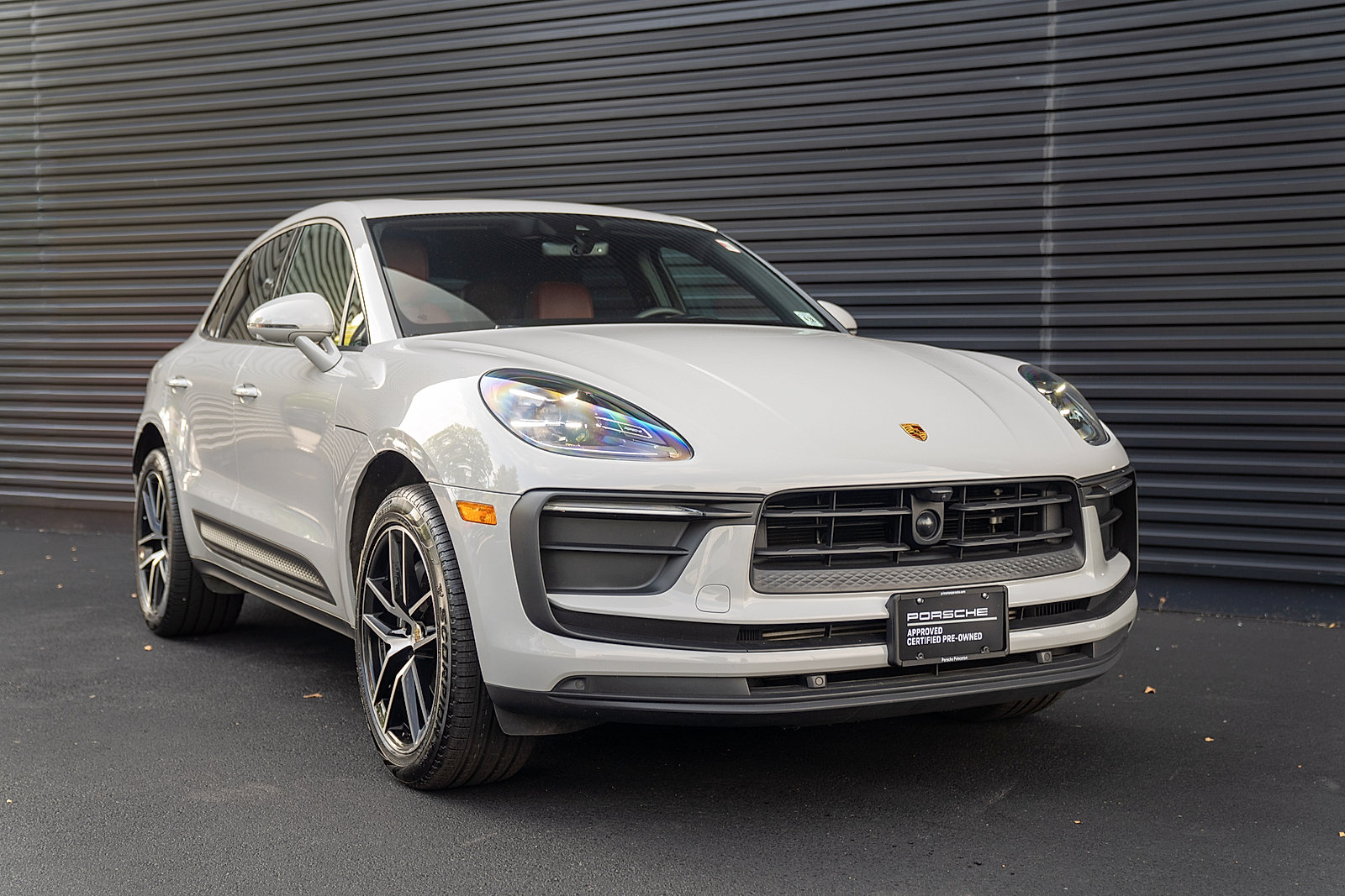 Certified 2023 Porsche Macan AWD/4WD image 26