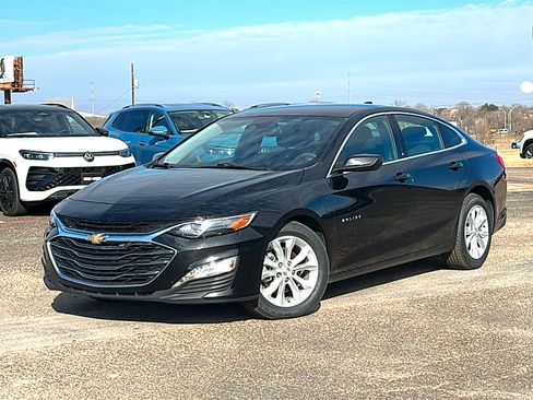 Used 2024 Chevrolet Malibu LT image 2