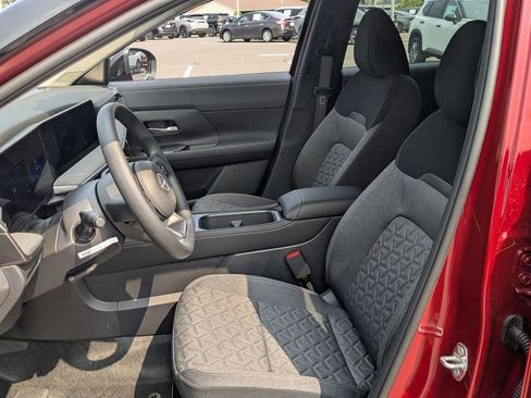 New 2025 Nissan Kicks SV w/ SV Premium Package AWD/4WD image 35