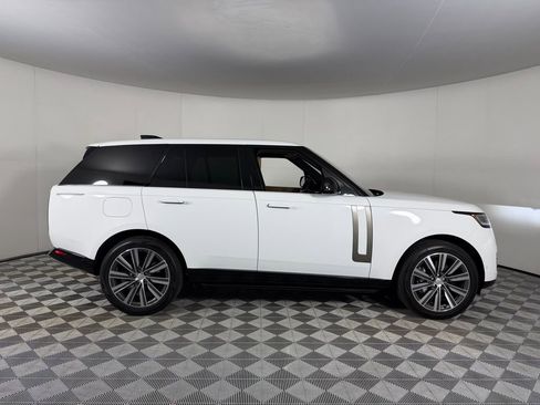 Used 2023 Land Rover Range Rover SE image 2