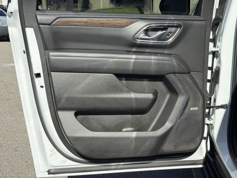 Used 2023 Chevrolet Suburban Premier image 27