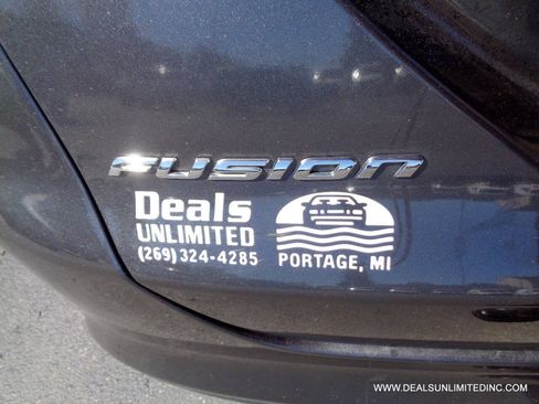 Used 2016 Ford Fusion SE FWD image 5