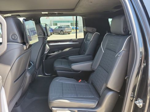 New 2026 Cadillac Escalade ESV Platinum Sport w/ LPO, ONYX Package image 17