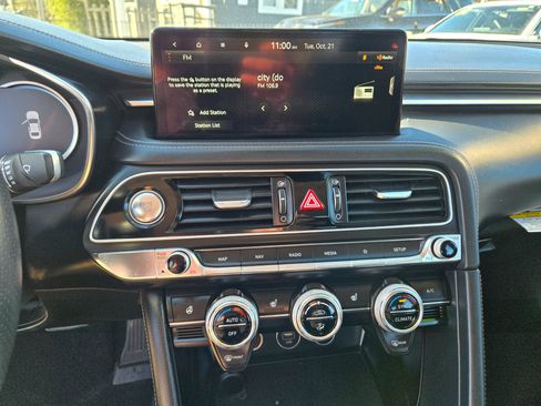 Used 2023 Genesis G70 2.0T image 40