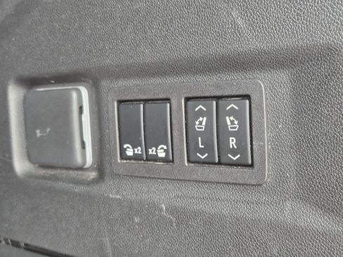 Used 2023 Chevrolet Tahoe Premier RWD image 14