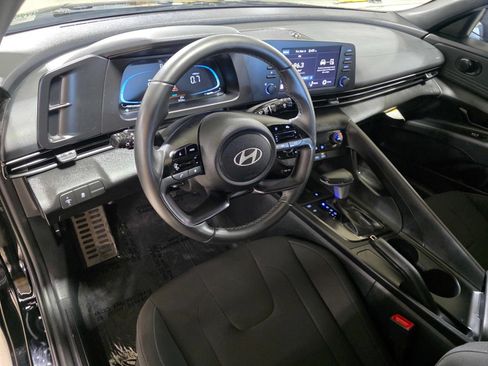 Certified 2025 Hyundai Elantra Sport FWD image 24