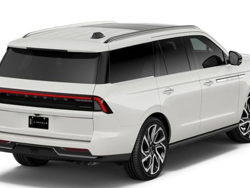 New 2026 Lincoln Navigator Reserve AWD/4WD image 3