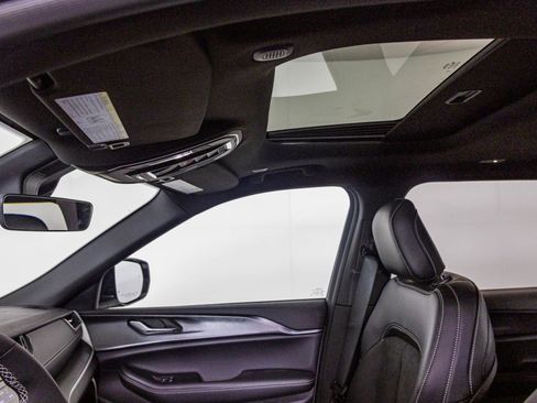 New 2025 Jeep Grand Cherokee L Altitude image 24