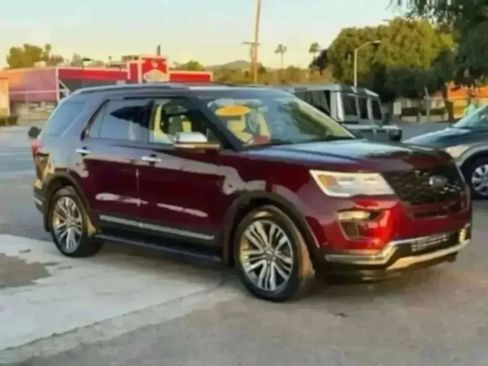 Used 2019 Ford Explorer Platinum AWD/4WD image 2