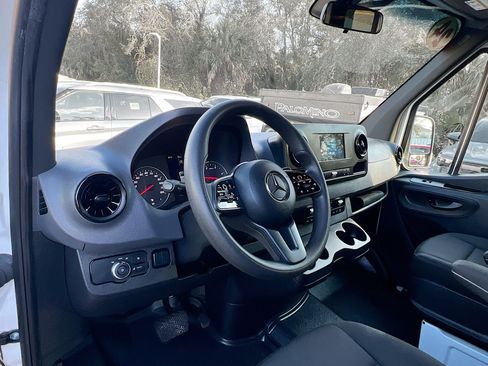 Used 2024 Mercedes-Benz Sprinter 2500 image 27