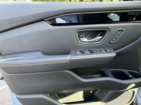 Used 2025 Honda Pilot TrailSport image 13