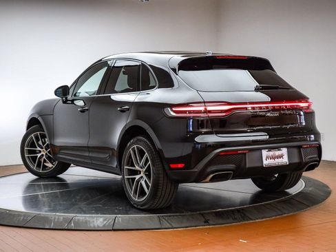 Certified 2025 Porsche Macan image 3