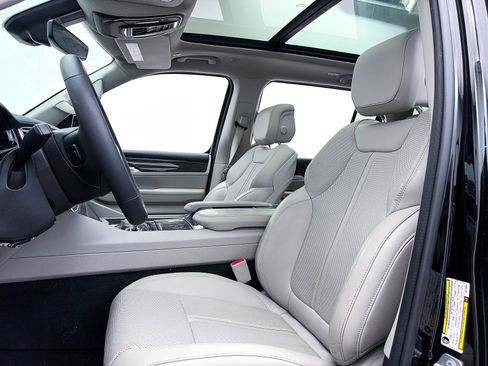 Used 2022 Jeep Wagoneer Series III w/ Premium Group I image 19