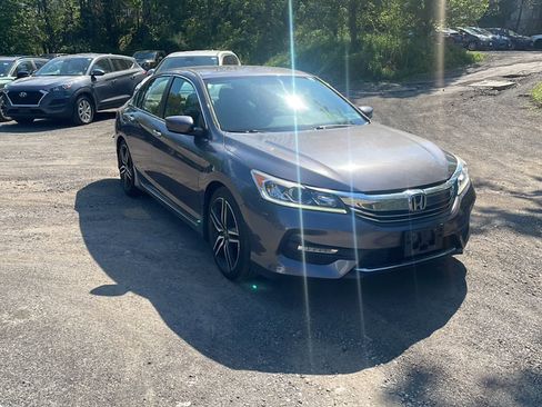 Used 2017 Honda Accord Sport image 10