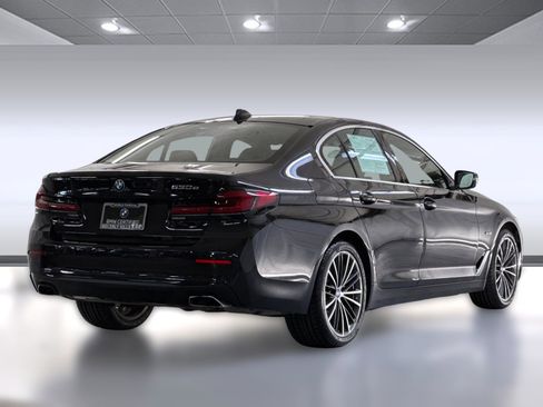 Certified 2023 BMW 530e w/ Convenience Package image 8