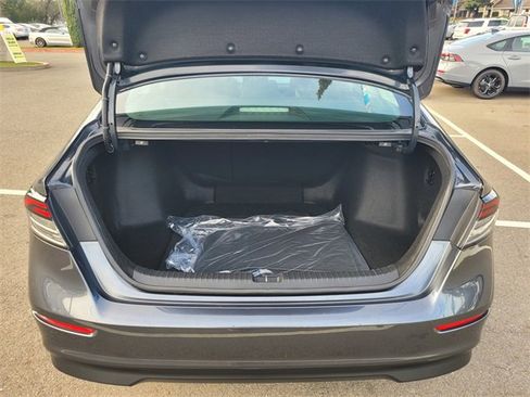 Used 2024 Honda Accord EX image 11