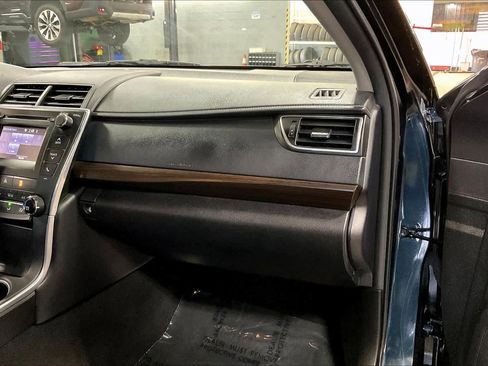 Used 2017 Toyota Camry LE image 18