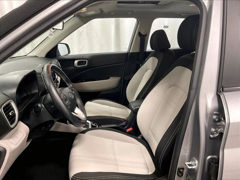 Used 2023 Hyundai Venue SEL image 10