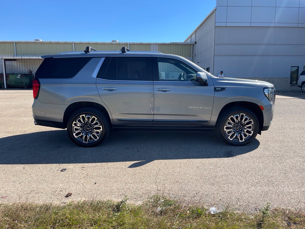 Used 2023 GMC Yukon Denali Ultimate AWD/4WD image 7