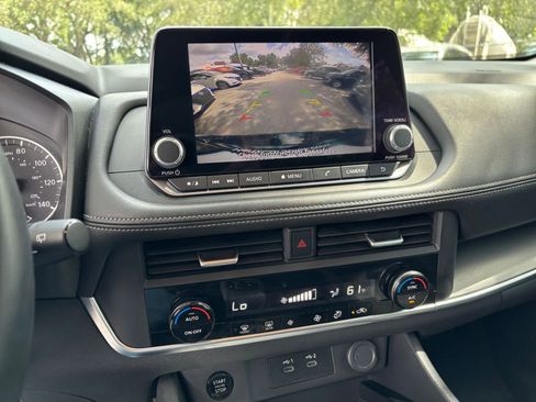 Used 2025 Nissan Rogue SV FWD image 17
