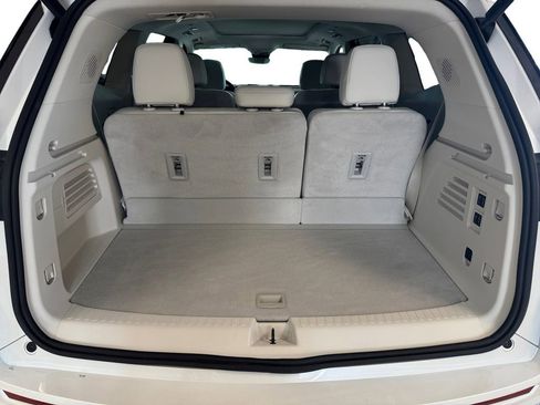 Used 2025 Buick Enclave Avenir w/ Super Cruise Package AWD/4WD image 19