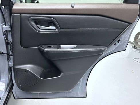 Used 2023 Nissan Rogue SL w/ SL Premium Package image 17