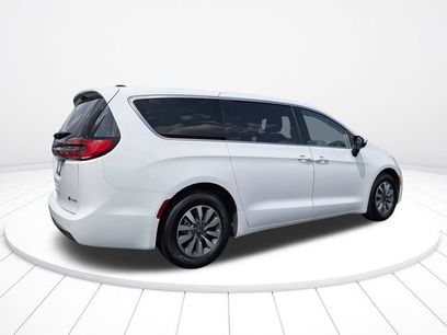 Used 2023 Chrysler Pacifica Touring-L
